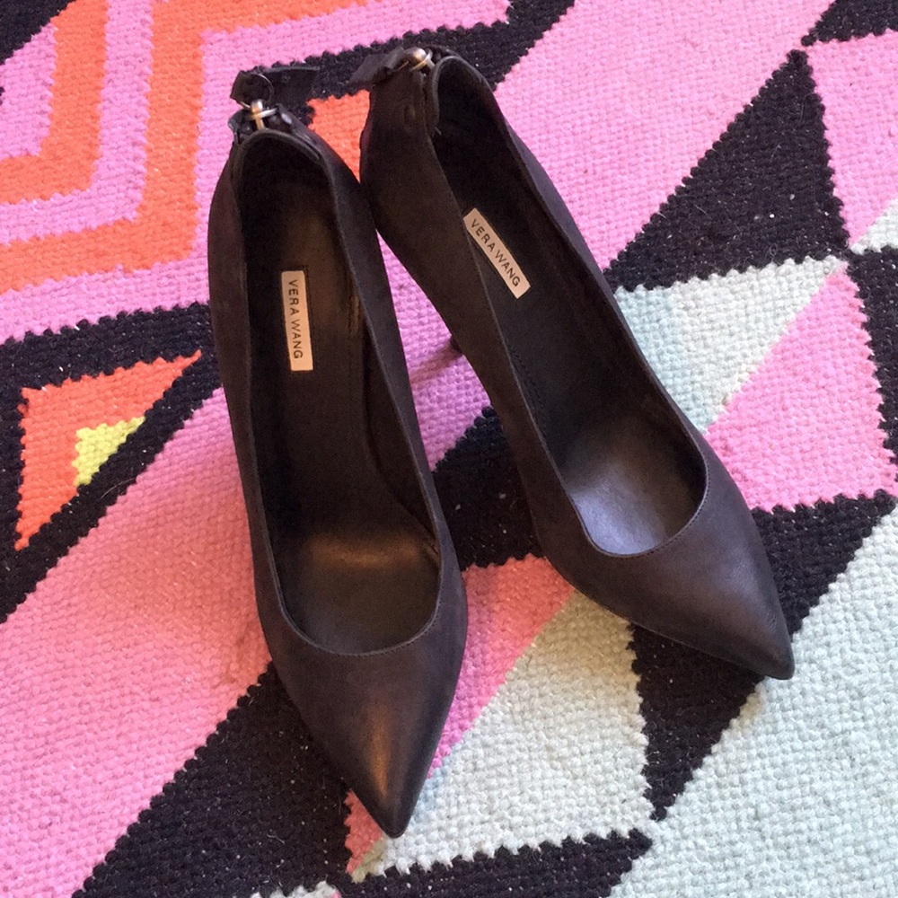 Vera Wang black Tammy zip pump
